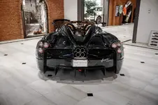 Pagani-Huayra-Roadster-5.webp