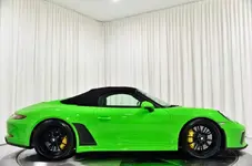 Porsche-911-Green-15.webp
