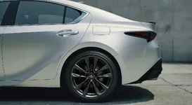 Lexus-940b-fcv-gallery-2000x1100_LEX-ISG-MY21-0014_M75.webp