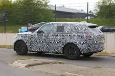 2022-range-rover-looks-ready-to-redefine-luxury-suvs-in-latest-spy-photos_39.webp