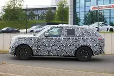 2022-range-rover-looks-ready-to-redefine-luxury-suvs-in-latest-spy-photos_38.webp
