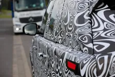 2022-range-rover-looks-ready-to-redefine-luxury-suvs-in-latest-spy-photos_27.webp
