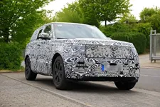 2022-range-rover-looks-ready-to-redefine-luxury-suvs-in-latest-spy-photos_3.webp