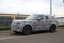 2022-range-rover-looks-ready-to-redefine-luxury-suvs-in-latest-spy-photos_1.webp