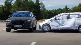 2021-mercedes-benz-s-class-teaser-e-active-body-control(13).webp