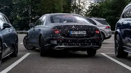 2021-mercedes-benz-s-class-teaser-e-active-body-control(9).webp