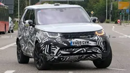 land-rover-discovery-spy-photos-front-3-4(2).webp