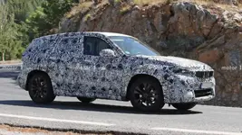 2022-bmw-x1-spy-photo-front-three-quarters(1).webp