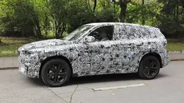 2022-bmw-x1-spy-photo-side-view.webp