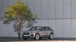 2021-Jaguar-F-Pace-118.webp