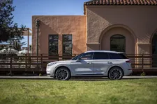 All-New-Lincoln-Corsair-Grand-Touring-CeramicPearl07.webp