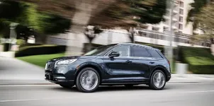 All-New-Lincoln-Corsair-Grand-Touring-FlightBlue1.webp