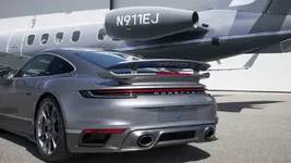 Porsche 911 Turbo S Embraer-3.webp
