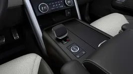 2021-Land-Rover-Discovery-49.webp