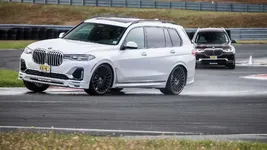 2021-alpina-xb7-front-body-roll.webp
