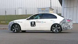 2022-mercedes-c-class-spy-photo-with-less-camouflage(10).webp