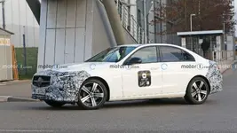 2022-mercedes-c-class-spy-photo-with-less-camouflage(8).webp