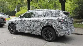 2022-bmw-x1-spy-photo-side-view(2).webp