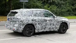 2022-bmw-x1-spy-photo-side-view(1).webp