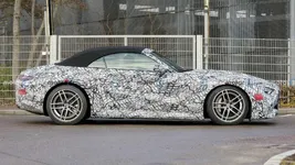 2022-mercedes-benz-sl-new-spy-photo-side-view (2).webp