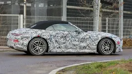2022-mercedes-benz-sl-new-spy-photo-side-view (1).webp