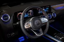 96-mercedes-benz-eqa-2021-prototype-drive-dashboard.webp