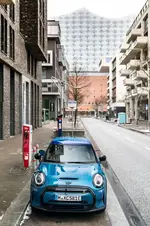 e-mini-cooper-se-electric-collection-01-2021-599px.webp