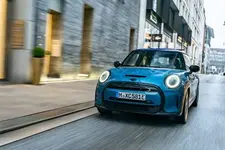 e-mini-cooper-se-electric-collection-01-2021-600px.webp