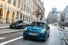 e-mini-cooper-se-electric-collection-01-2021-600px.webp