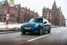 e-mini-cooper-se-electric-collection-01-2021-600px.webp