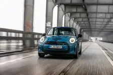 e-mini-cooper-se-electric-collection-01-2021-600px.webp