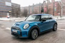 e-mini-cooper-se-electric-collection-01-2021-600px.webp