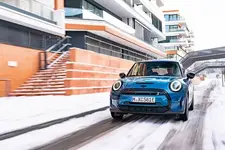 e-mini-cooper-se-electric-collection-01-2021-600px.webp