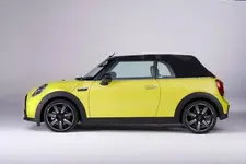 P90411869-mini-cooper-s-convertible-01-2021-600px.webp