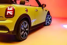 P90411699-mini-cooper-s-convertible-01-2021-600px.webp