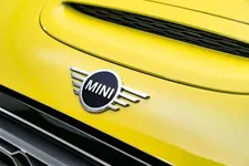 P90411697-mini-cooper-s-convertible-01-2021-600px.webp