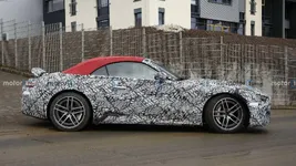 2022-mercedes-sl-with-red-roof-spy-photo (4).webp