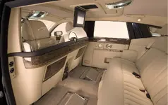 car-rolls-royce-phantom-lwb-06.webp