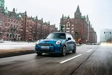 e-mini-cooper-se-electric-collection-01-2021-600px.webp