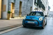e-mini-cooper-se-electric-collection-01-2021-600px.webp