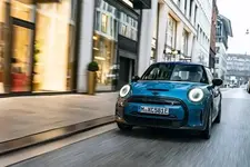 e-mini-cooper-se-electric-collection-01-2021-600px.webp