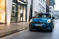 e-mini-cooper-se-electric-collection-01-2021-600px.webp