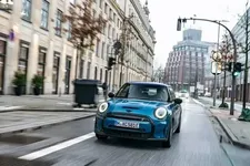 e-mini-cooper-se-electric-collection-01-2021-600px.webp