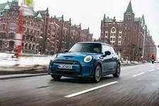 e-mini-cooper-se-electric-collection-01-2021-600px.webp