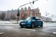 e-mini-cooper-se-electric-collection-01-2021-600px.webp