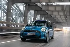 e-mini-cooper-se-electric-collection-01-2021-600px.webp