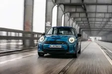 e-mini-cooper-se-electric-collection-01-2021-600px.webp