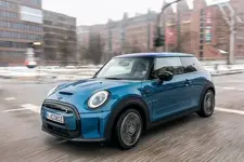 e-mini-cooper-se-electric-collection-01-2021-600px.webp
