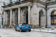 e-mini-cooper-se-electric-collection-01-2021-600px.webp
