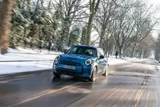 e-mini-cooper-se-electric-collection-01-2021-600px.webp